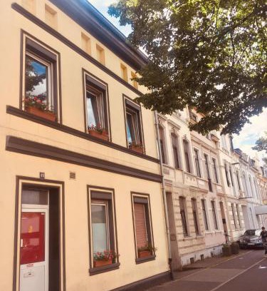 Alt-Godesberg Apartment | Budget-Friendly A&S Ferienwohnungen with Family Amenities