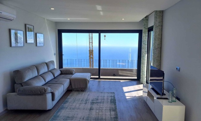 Arco da Calheta Apartment | Relaxing Oceanfront Apartment with Spectacular Sea Views