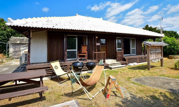 Yohena House | A secret base for adults on Yagachi Island.Old-fashioned home reserved!5 minutes by car to the beach of the end ☆ Kouri island 12 minutes ☆ Churaumi 30 minutes ☆