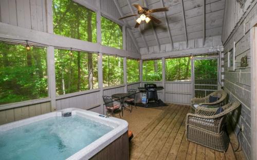 Gatlinburg - Pigeon Forge Villa | Enchanting Getaway: A Secret Romance with Hot Tub Bliss