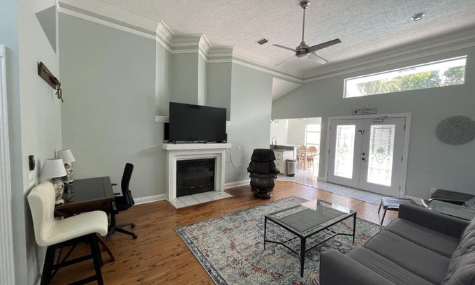 El Centro Beach House | Premier Deja Blue with Pool and Pet-Friendly Amenities
