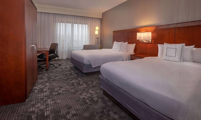 Newark Resort | Convenient Stay Near Delaware Park Casino with Pool Access