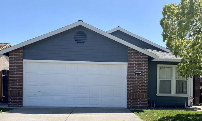 Citrus Heights House | Pet-Friendly Citrus Heights Retreat with Yard & Breakfast