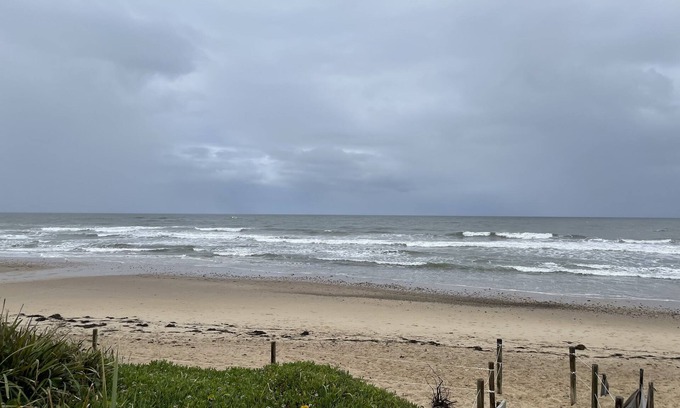 Old Bar House | Cozy Getaway: A Slice of Heaven Just Steps from the Beach