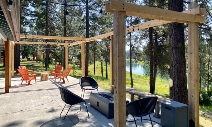 Three Rivers House | Experience Sunriver: Family-Friendly Retreat Rated 9.7/10