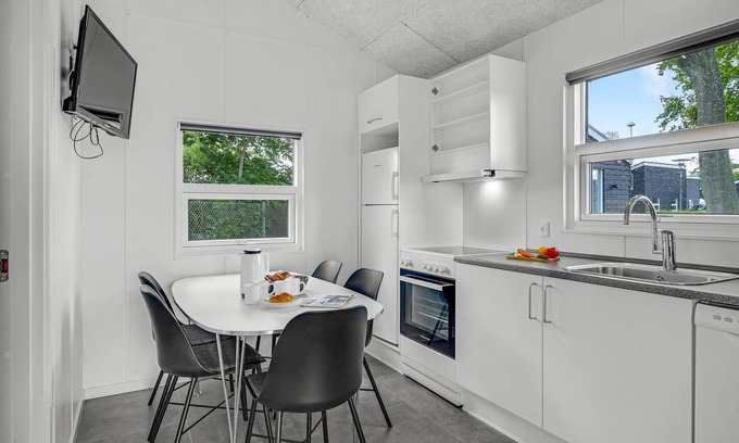 Assens House | Cozy Cottage Escape with Lake Views and Child-Friendly Fun