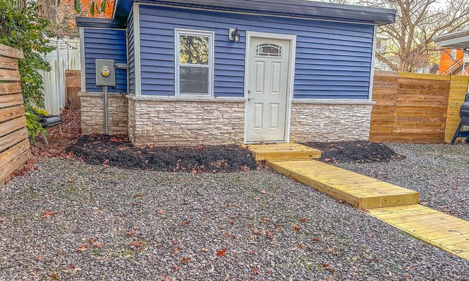 Carlinville Apartment | Discover the HiDeAwAy: A Kid-at-Heart Retreat