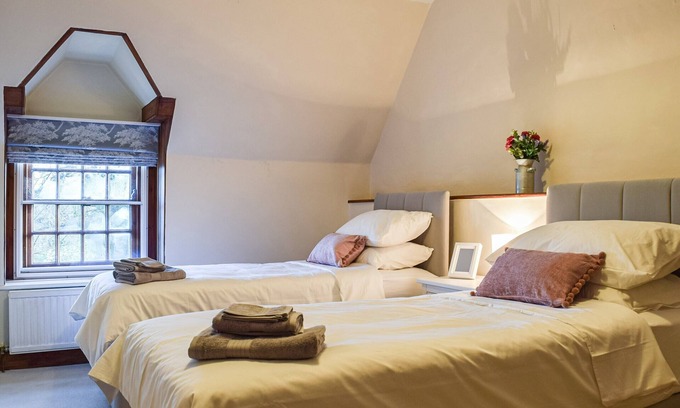 Middleton Cheney Cottage | Idyllic Country Retreat with Kitchen and Pet-Friendly Options