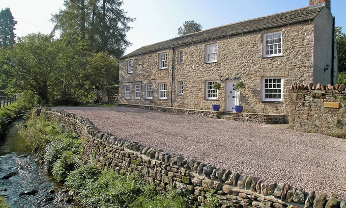 Kirkby Stephen Cottage | Idyllic Cottage Retreat by the Beck in a Serene Village