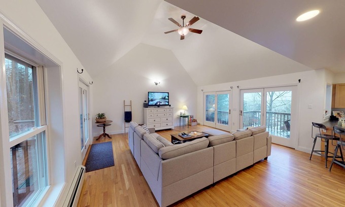 Northport House | Ocean View Retreat in Historic Temple Heights – Rated 10/10