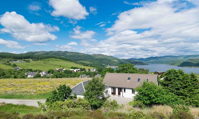 Tighnabruaich Cottage | Pet-Friendly Holiday Home with Pool & Ocean Views