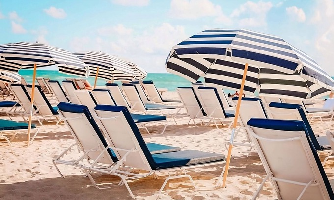 City Center Resort | Discover a Retreat in Vibrant South Beach with Pool Access