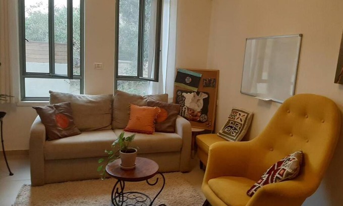Givat Nili Apartment | Family-Friendly Retreat: A Spot on the Hill with Top Ratings