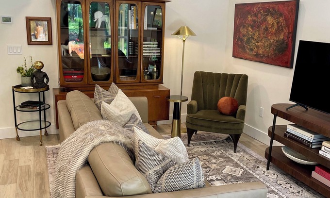 Saugatuck Cottage | Dog-Friendly Retreat: Steps from Town with Pool & Spa