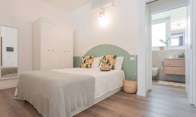 Como Apartment | Convenient A Step from the Dome Apartment with Family Amenities