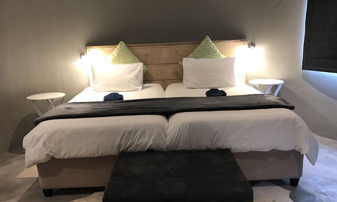 Grahamstown Bed & Breakfast | Convenient A Stone's Throw Accommodation with Breakfast & Kitchen