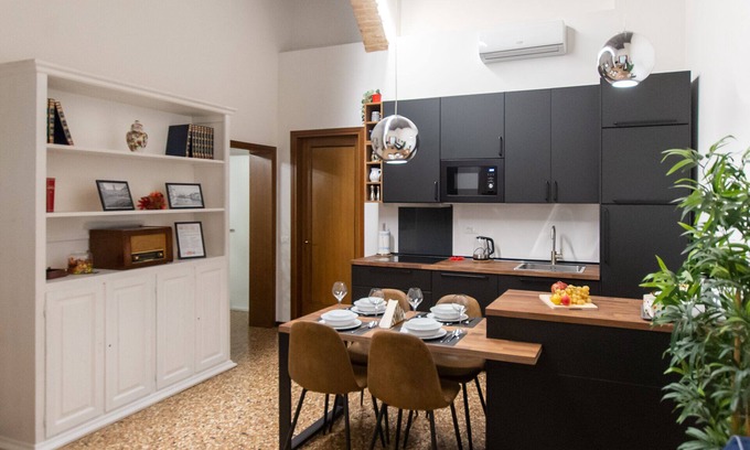 Historic Centre Apartment | Just Steps from the Duomo - Rated 10/10 with Spa & Breakfast