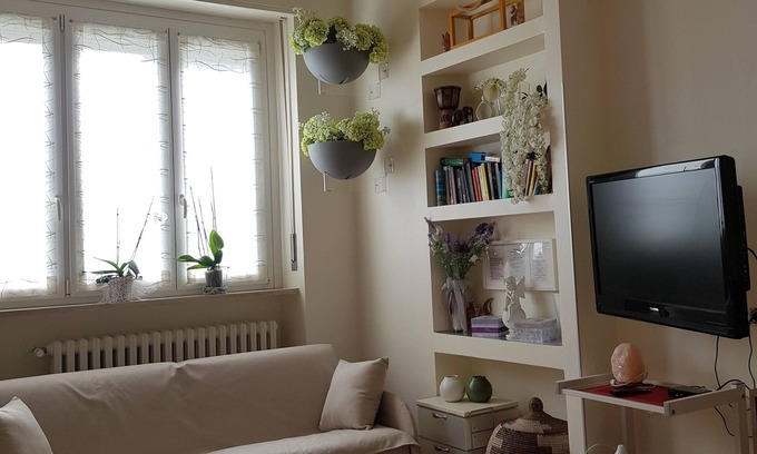 Alba Apartment | Ideal Retreat Near Towers with Spa and Central Wine Access