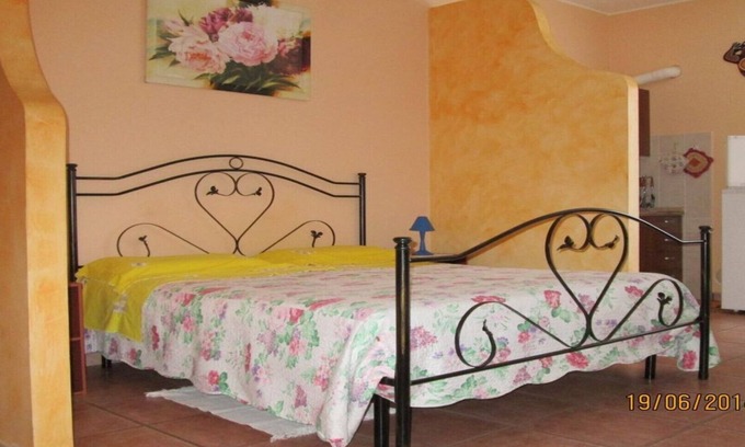 Loreto House | Sunny Studio Apartment with Spa and Breakfast Options