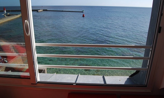 Guilvinec Apartment | Beachfront Studio with Ocean Views and Top Guest Ratings