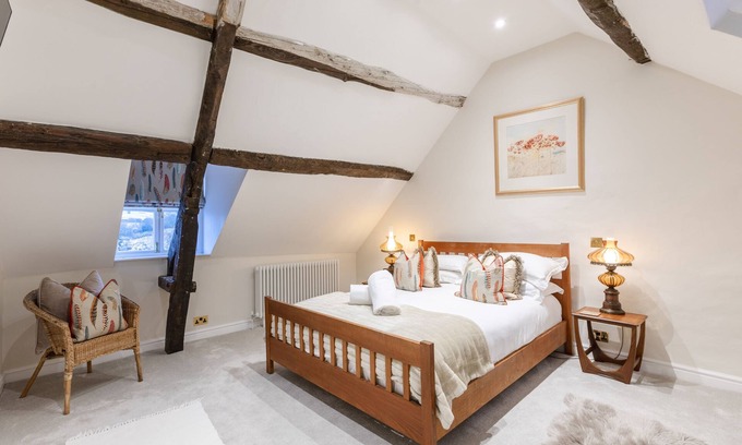 Blockley Apartment | Charming 17th Century Cottage with Breakfast & Child-Friendly Amenities