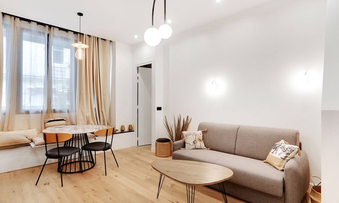 Bercy Apartment | Inviting 2-BR/2BA Retreat in Reuilly-Diderot with Spa