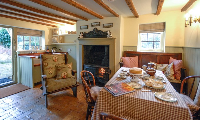 Saxmundham Cottage | Charming Cottage Retreat in Nature Reserve with Ocean Views