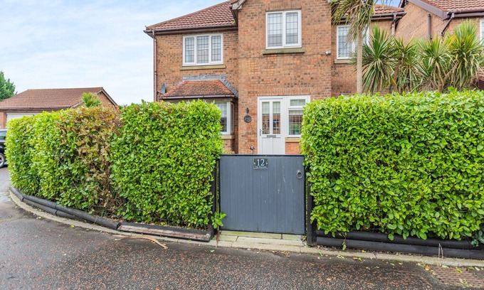 Knott End-on-Sea Cottage | Relaxing Oceanfront Retreat with Hot Tub & Game Room