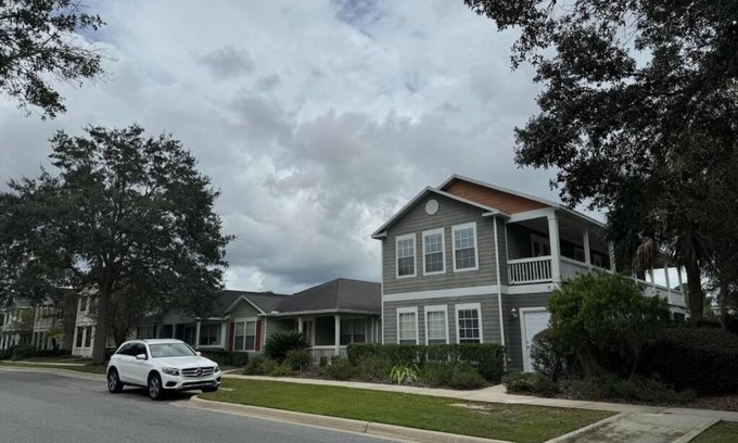Gainesville House | Stylish and Cozy Retreat with Spa & Pet-Friendly Amenities