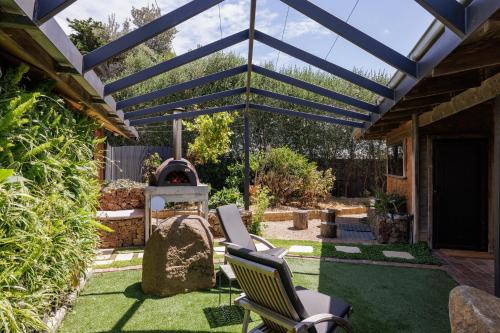 Surf Beach House | Stylish Retreat with Ocean View at Surf Beach - 4 Star