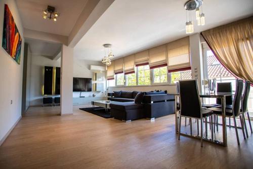 Kastoria Apartment | Elegant Apartment in the Heart of Kastoria - Rated 9.5/10