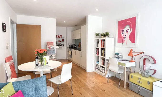 Hoxton West Apartment | Bright & Stylish Shoreditch Apartment - Rated 9.8/10!