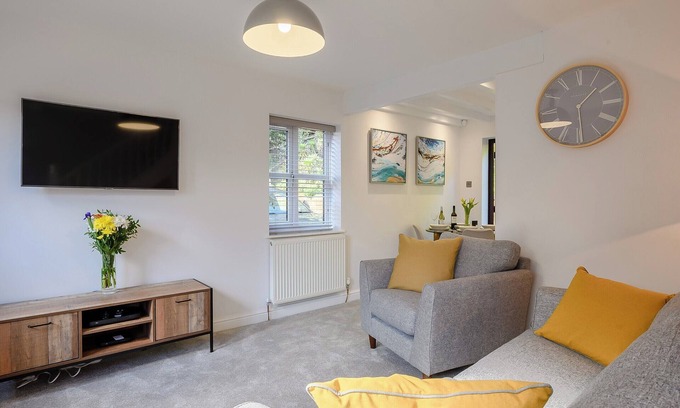 Cromer Cottage | Stylish Oceanfront Escape for Discerning Travelers