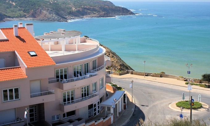 Sao Martinho do Porto Apartment | Beautiful Oceanfront Two Bedroom Apartment in Sao Martinho