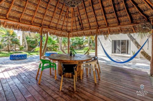 El Cuyo House | Ideal Beach Retreat for Family Gatherings & Fun