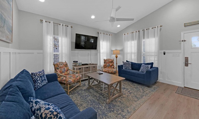 Seagrove Beach House | Experience A Sunshine Daydream - Steps to Beach & Cafes!
