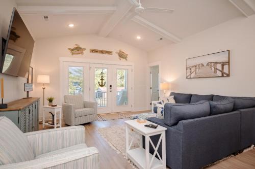 Tranquil Harbour House | Experience A Swell Life: Pet & Child-Friendly Getaway