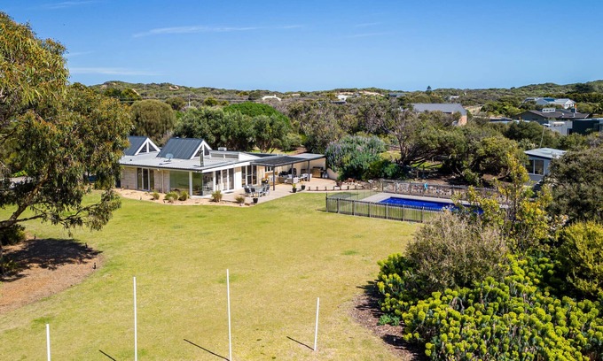 St. Andrews Beach House | Oceanfront Bliss: Enjoy Late Check-Out & 9.8/10 Rating