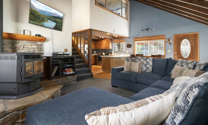 Incline Village House | Explore A Taste of Tahoe: Pet-Friendly Lakefront Retreat