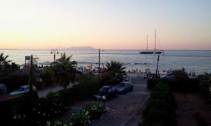 Falcone Apartment | A terrace overlooking the sea ....