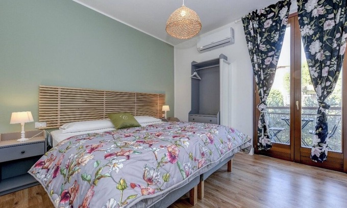 Peschiera del Garda Villa | Beautiful Villa with Garden in Peschiera del Garda