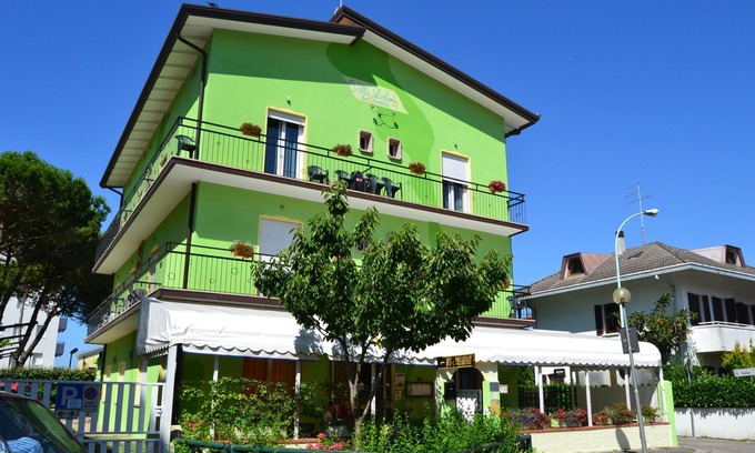Lido di Jesolo House | Family-Managed Guest House with Oceanfront Views & Pool