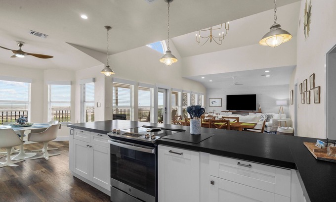 Miramar Cottage | Experience A Time to Lime: Oceanfront Bliss & Top Reviews