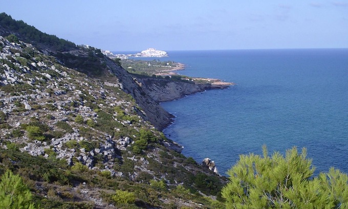 Calig House | Charming Village Retreat by the Mediterranean Sea