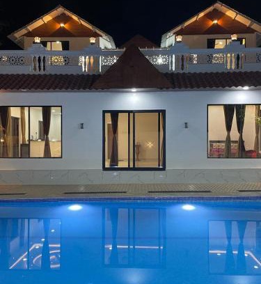 Chevella House | Relax at A to Z Farmhouse: Pet-Friendly Retreat with Pool