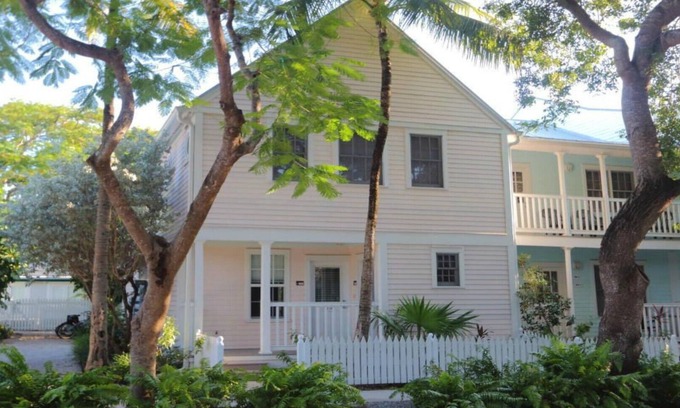 Truman Annex Condo | Experience Cuba's Charm at Key West Hotel with Ocean Views