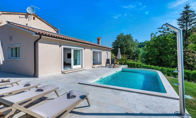 Lindar Villa | Indulge in Authentic Istria with Oceanfront Amenities