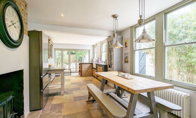Worthing Cottage | Ideal Townhouse for 6 with Ocean View & Pet-Friendly Amenities