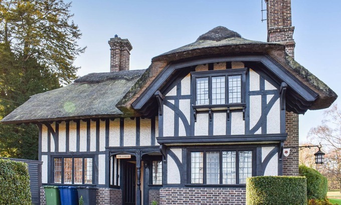 Madingley Cottage | Traditional Cottage with Kitchen Near Cambridge's Attractions