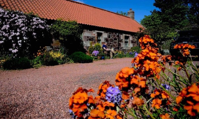 East Linton Cottage | Exceptional East Lothian Cottage with Ocean and Lake Views